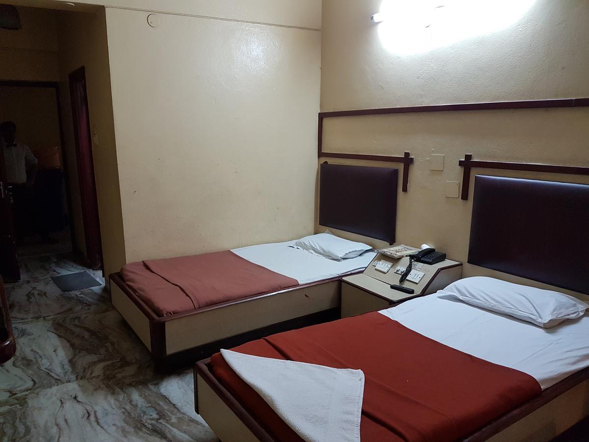 Hotel Rajmata Хайдарабад Экстерьер фото